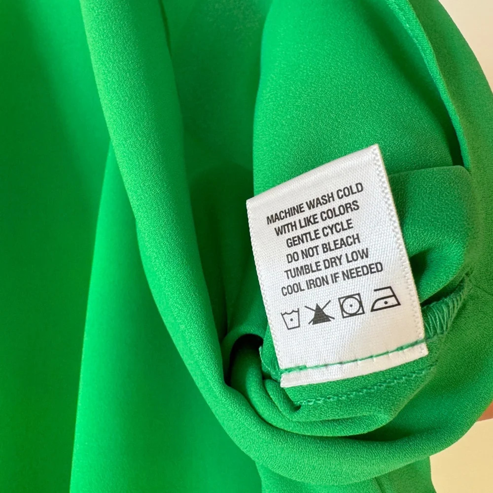 NWT Chaus Women's Green V-Neck Top M - Picture 5 of 8